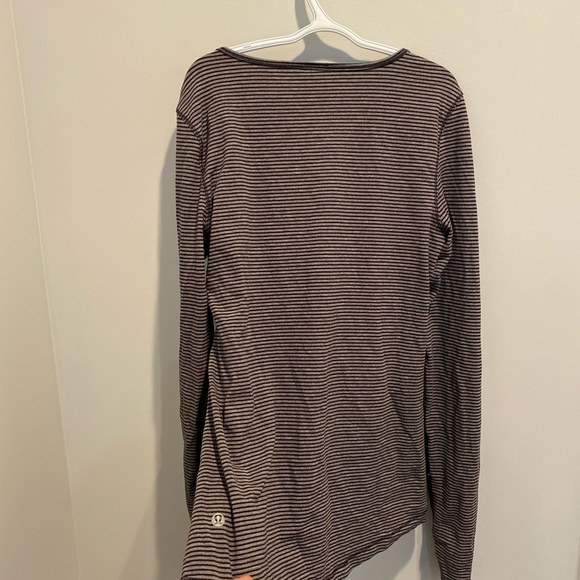 Lululemon crossover long sleeve - Picture 2 of 2